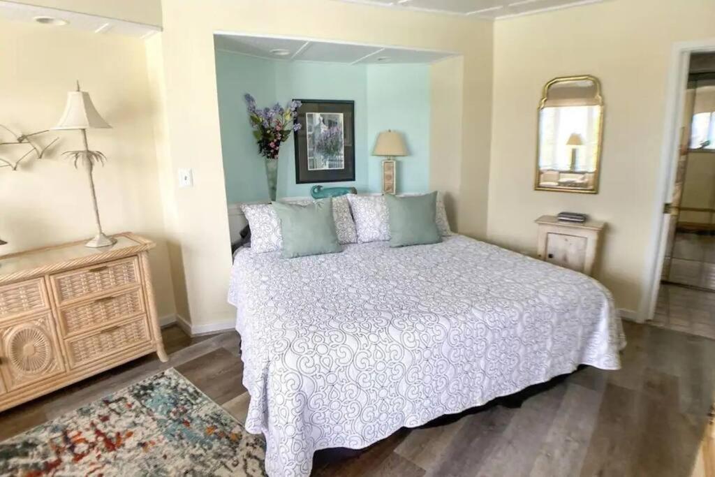 Apartment Port O' Call C302 - Iop Island Retreat! Treetop Oceanview! Isle of Palms